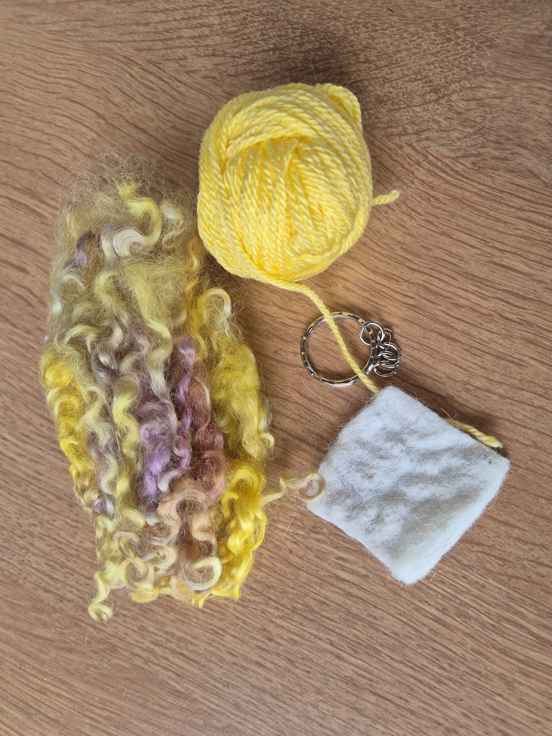 20250809_071827 Yellow sheep locks key ring kit